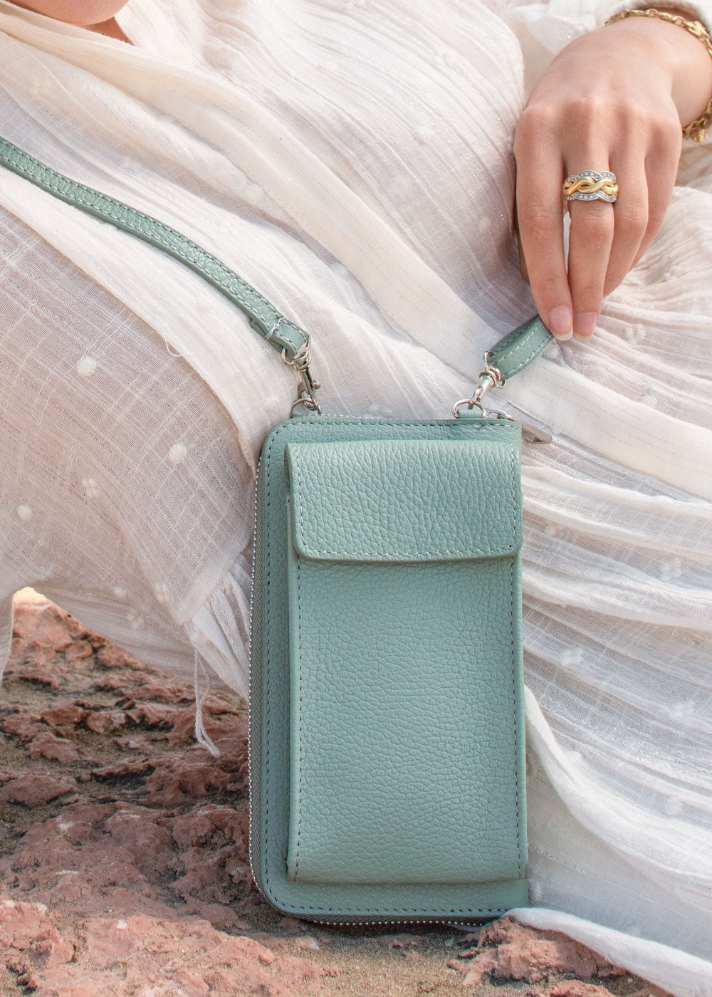   ショルダーウォレット　バッグ　ライトグリーン　ミント Travel Light with Crossbody Leather Wallet Bag - Adoratti